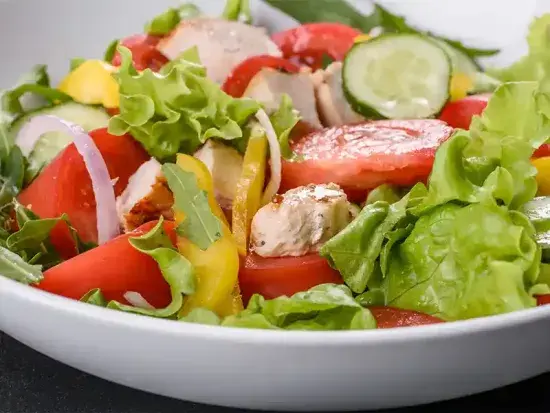 Салат курица с финиками